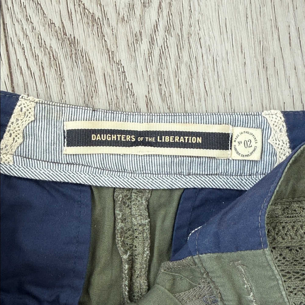Hollister Olive High Waist Women's Lace Shorts - Picture 2 of 5